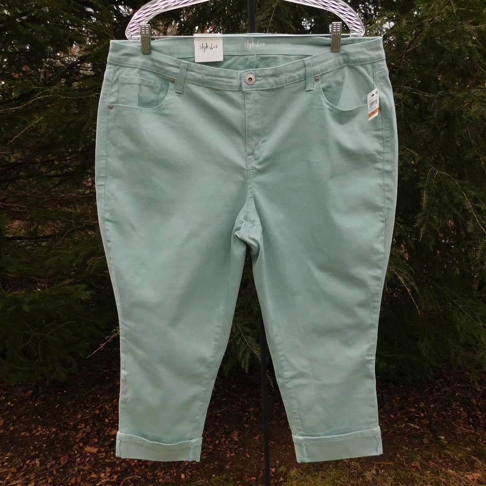 Style & Co Plus 16W Curvy Stretch Capri Jeans  NWT